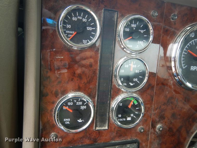 image for item KU9214 2007 International 9400i  semi truck