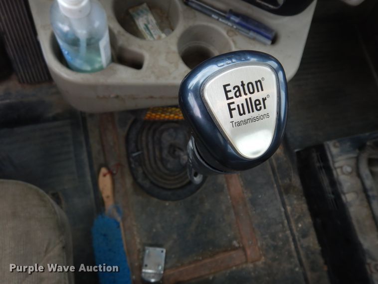 image for item KU9214 2007 International 9400i  semi truck