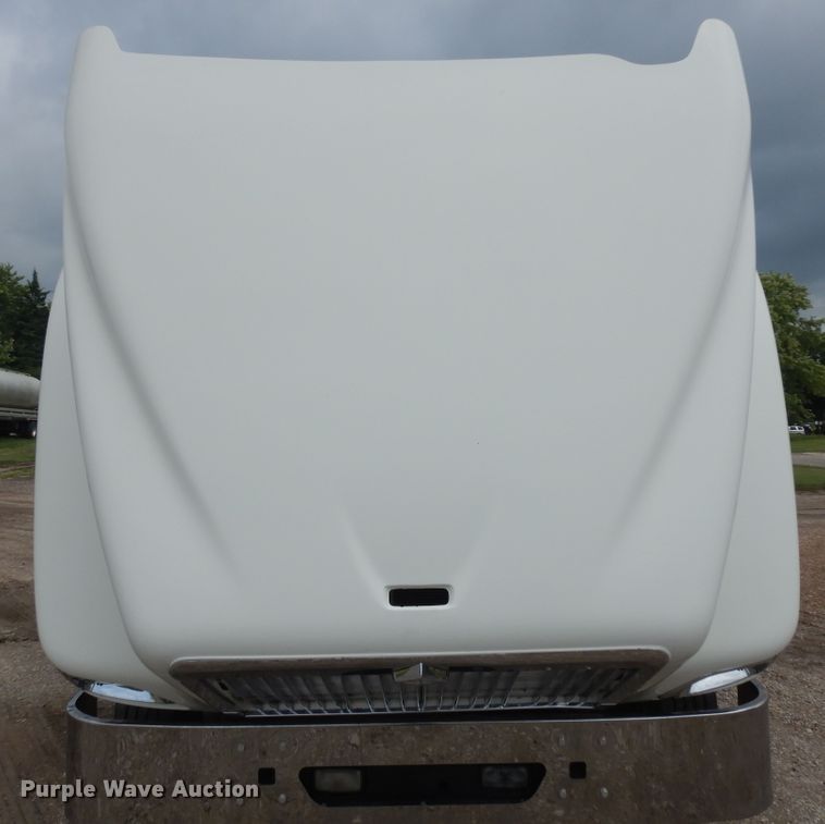 image for item KU9214 2007 International 9400i  semi truck