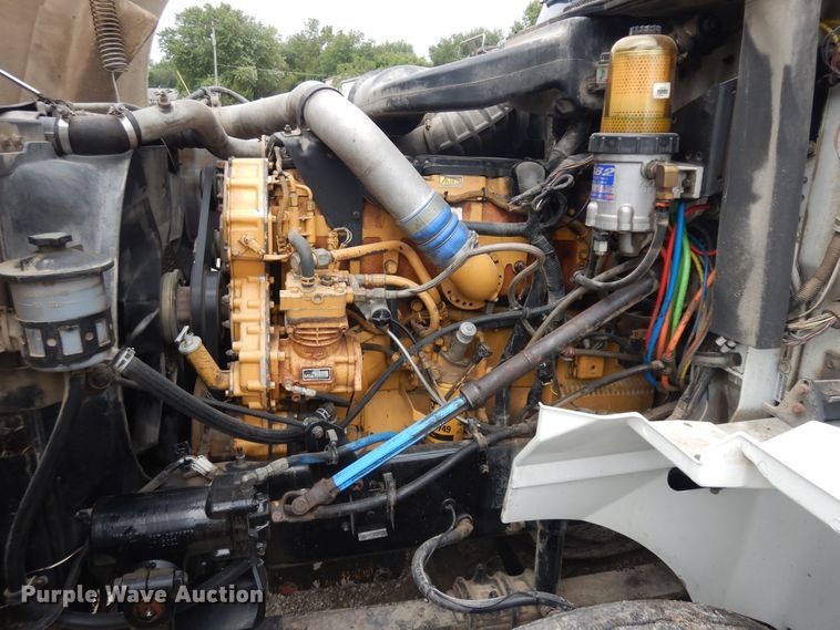 image for item KU9214 2007 International 9400i  semi truck