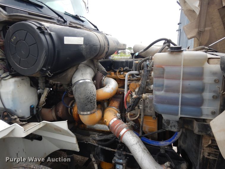 image for item KU9214 2007 International 9400i  semi truck