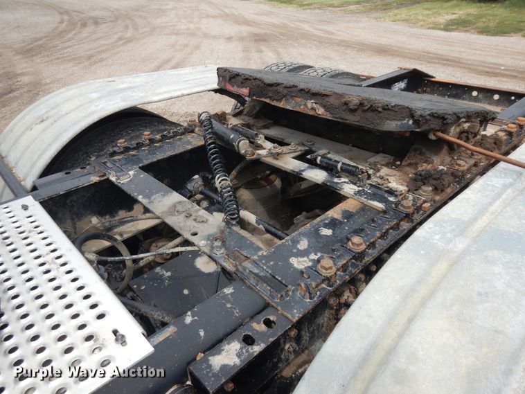 image for item KU9214 2007 International 9400i  semi truck