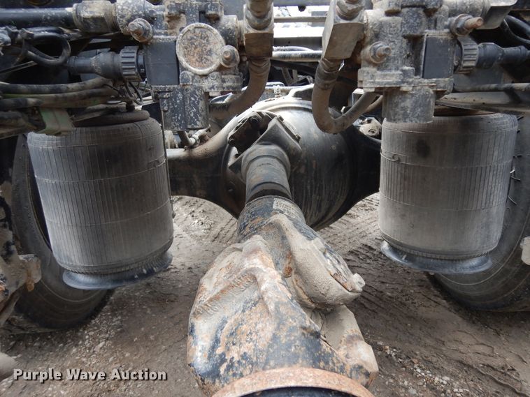 image for item KU9214 2007 International 9400i  semi truck