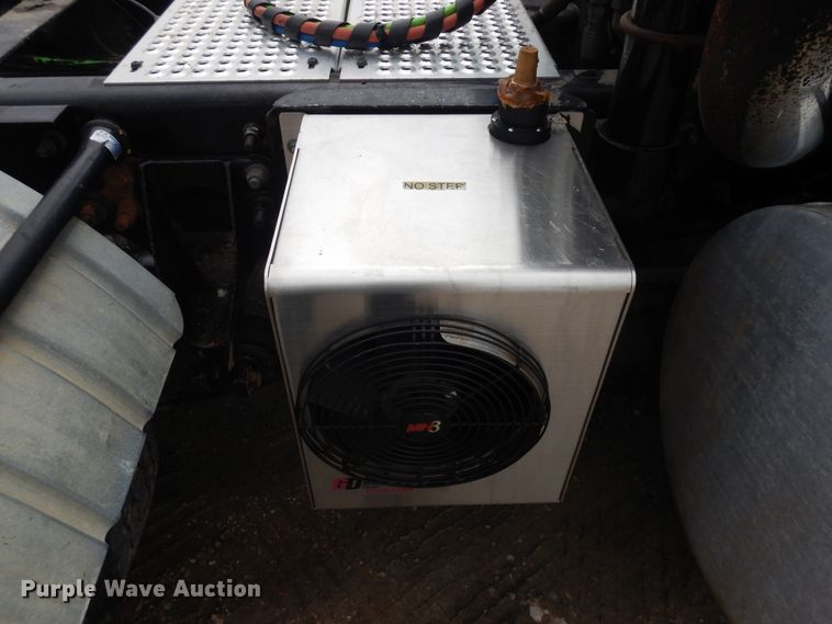 image for item KU9214 2007 International 9400i  semi truck