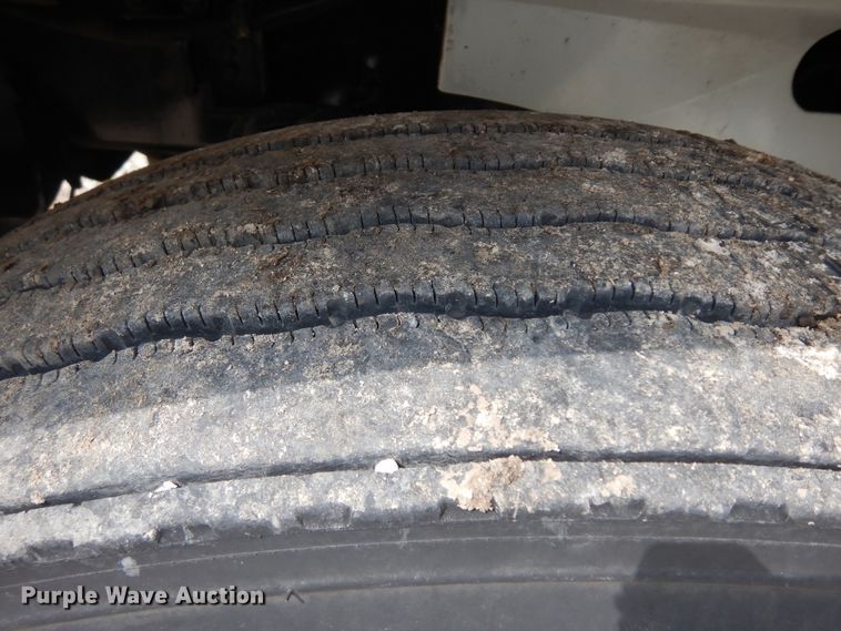 image for item KU9214 2007 International 9400i  semi truck