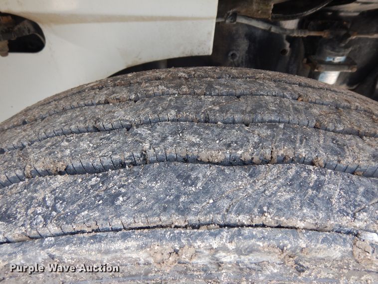 image for item KU9214 2007 International 9400i  semi truck