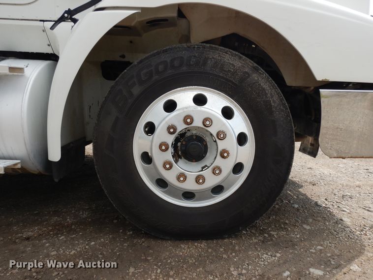 image for item KU9214 2007 International 9400i  semi truck