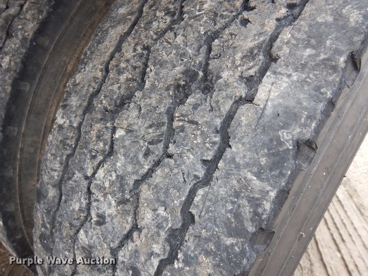 image for item KU9214 2007 International 9400i  semi truck