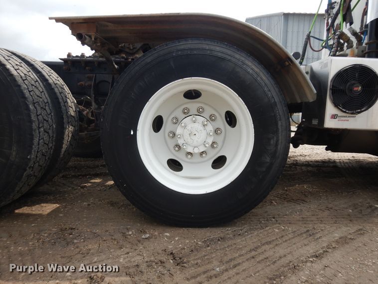 image for item KU9214 2007 International 9400i  semi truck