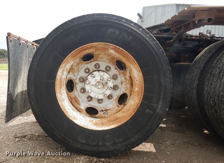 image for item KU9214 2007 International 9400i  semi truck