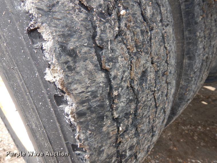 image for item KU9214 2007 International 9400i  semi truck