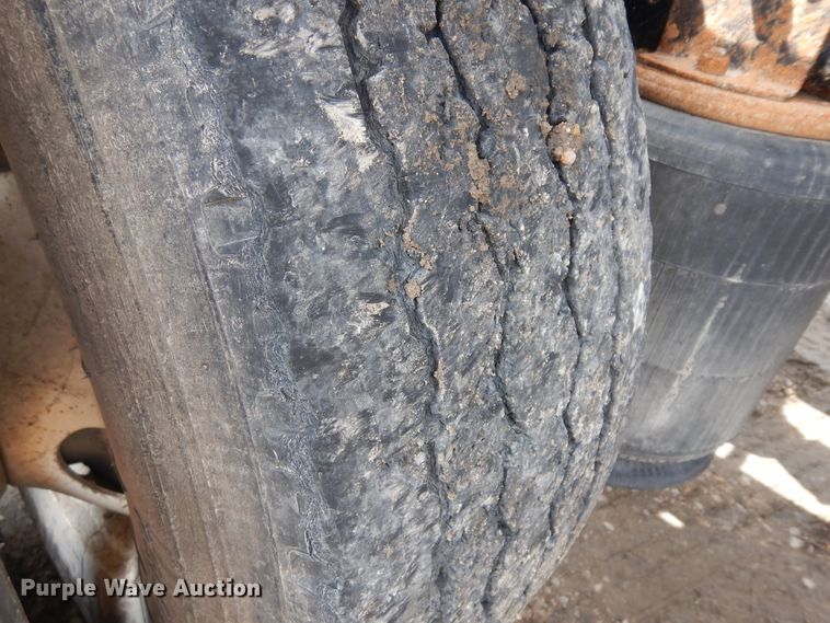 image for item KU9214 2007 International 9400i  semi truck