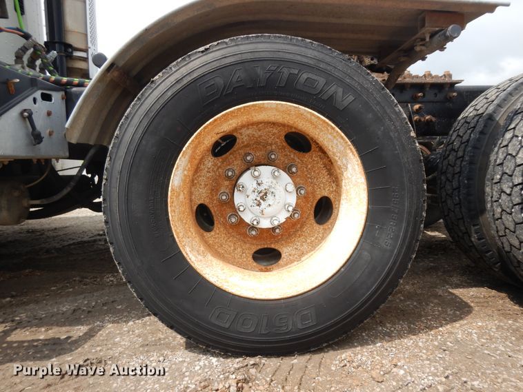 image for item KU9214 2007 International 9400i  semi truck