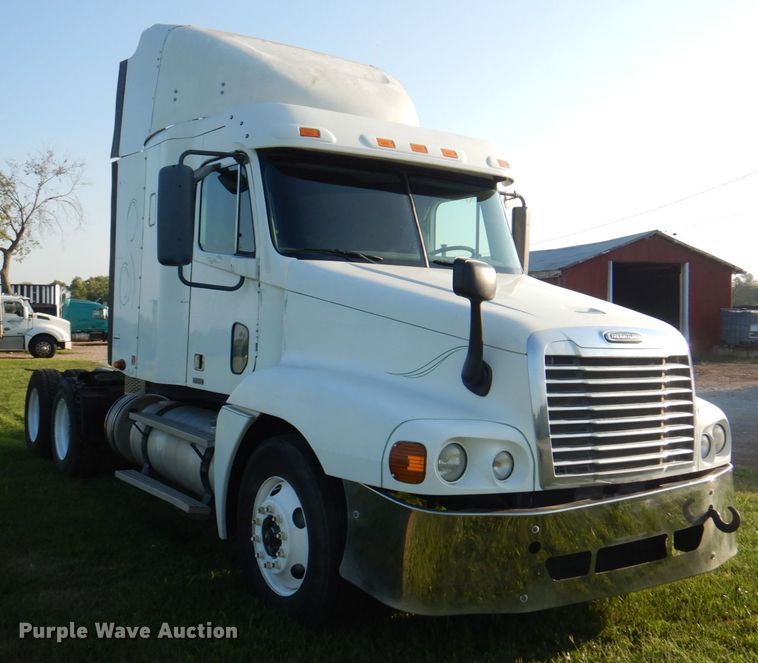 image for item KW9787 2010 Freightliner Century Class ST120  semi truck