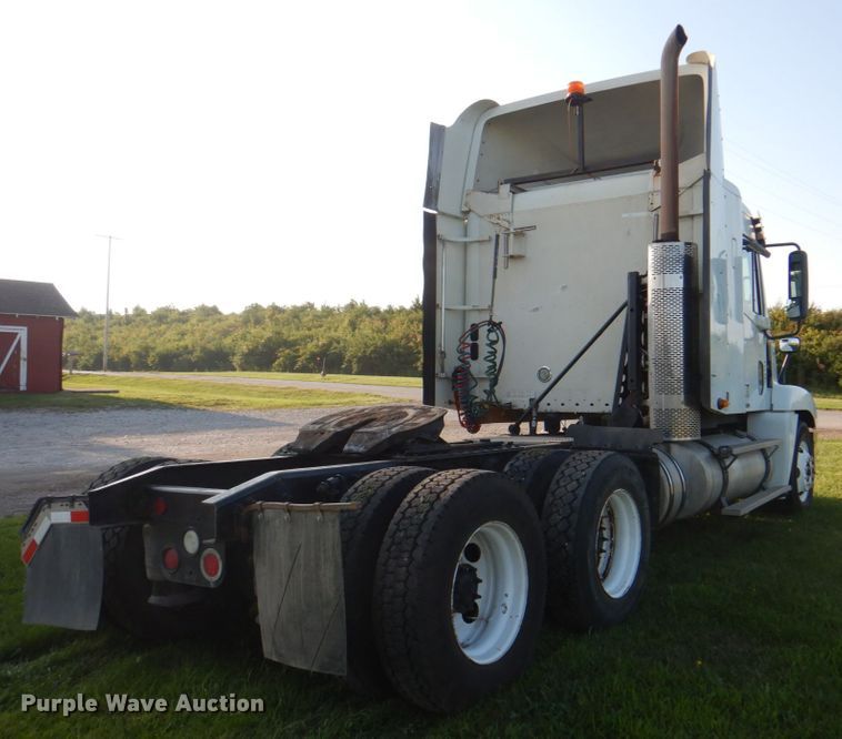 image for item KW9787 2010 Freightliner Century Class ST120  semi truck