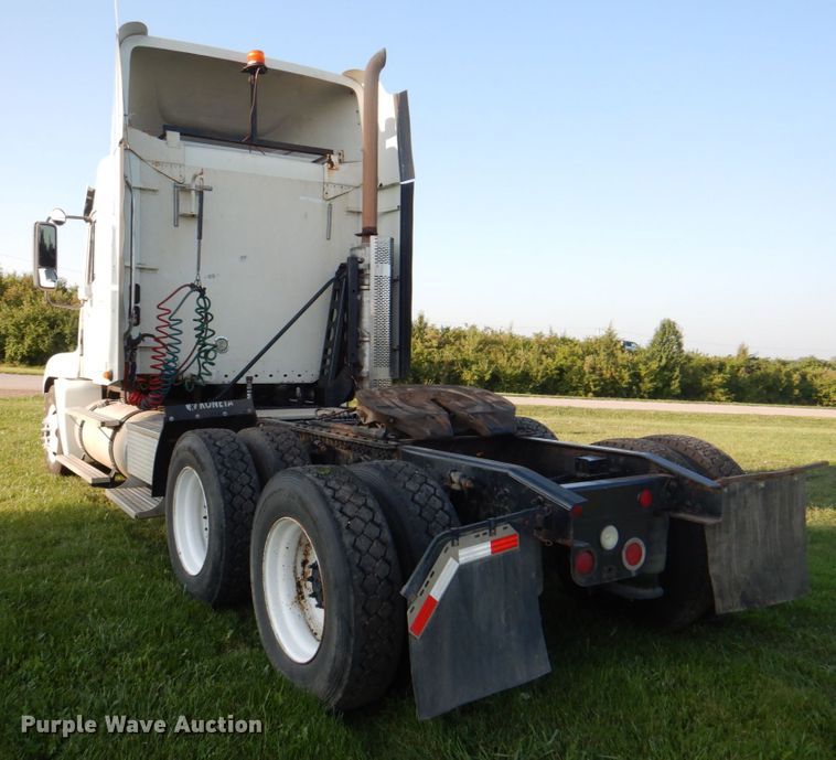 image for item KW9787 2010 Freightliner Century Class ST120  semi truck