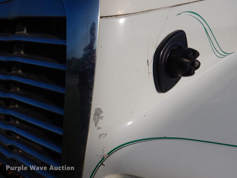 image for item KW9787 2010 Freightliner Century Class ST120  semi truck