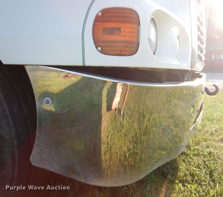 image for item KW9787 2010 Freightliner Century Class ST120  semi truck