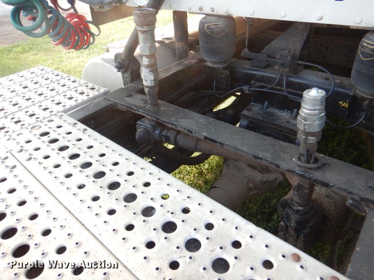 image for item KW9787 2010 Freightliner Century Class ST120  semi truck