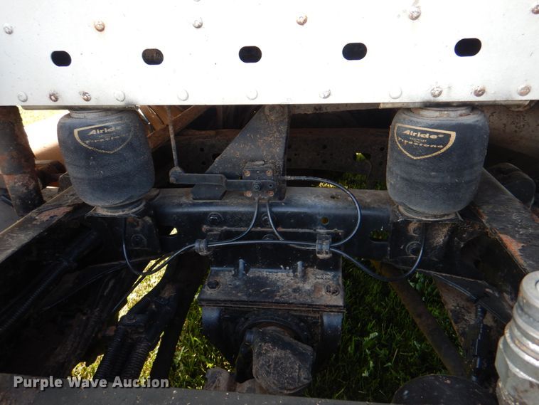 image for item KW9787 2010 Freightliner Century Class ST120  semi truck