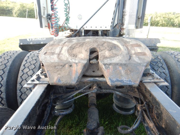 image for item KW9787 2010 Freightliner Century Class ST120  semi truck