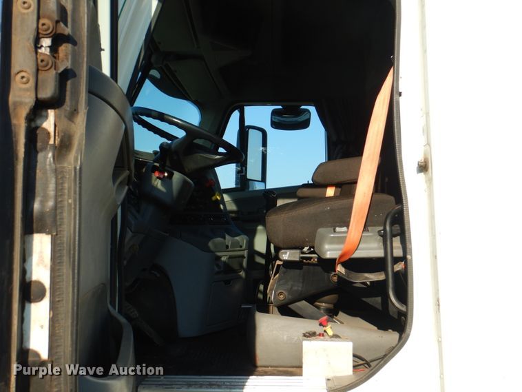 image for item KW9787 2010 Freightliner Century Class ST120  semi truck