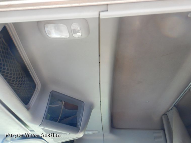 image for item KW9787 2010 Freightliner Century Class ST120  semi truck