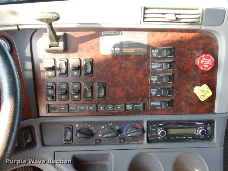 image for item KW9787 2010 Freightliner Century Class ST120  semi truck