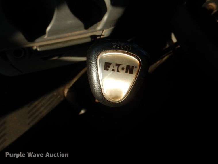 image for item KW9787 2010 Freightliner Century Class ST120  semi truck