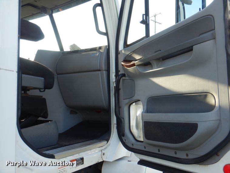 image for item KW9787 2010 Freightliner Century Class ST120  semi truck