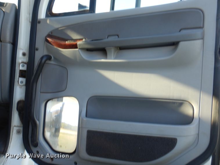 image for item KW9787 2010 Freightliner Century Class ST120  semi truck