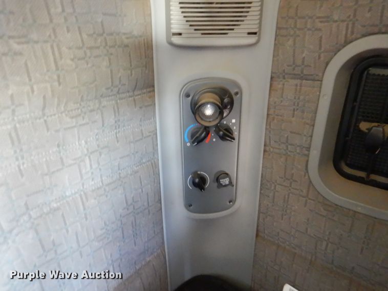 image for item KW9787 2010 Freightliner Century Class ST120  semi truck