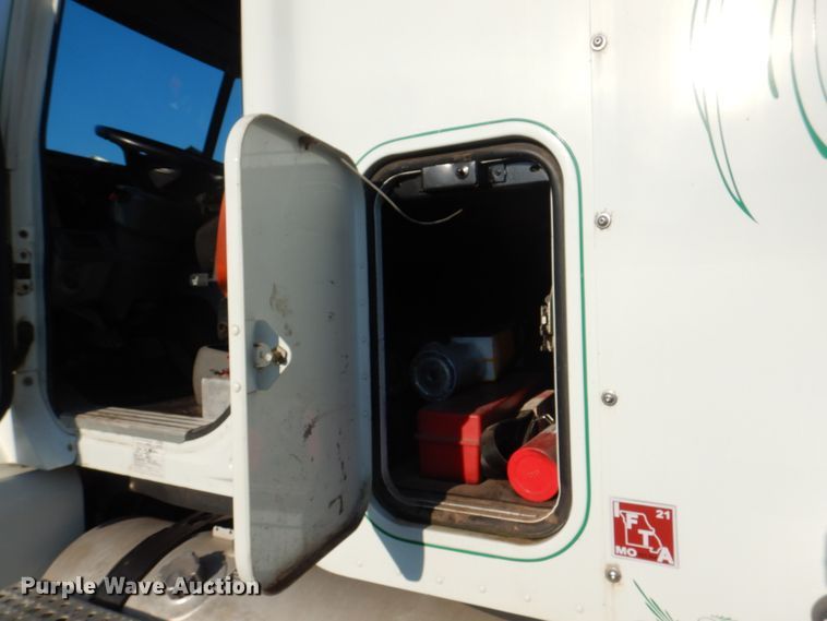 image for item KW9787 2010 Freightliner Century Class ST120  semi truck