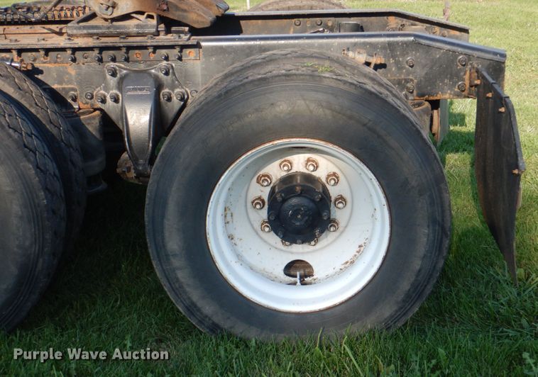 image for item KW9787 2010 Freightliner Century Class ST120  semi truck