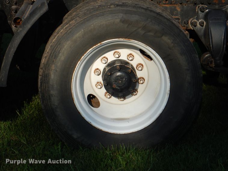 image for item KW9787 2010 Freightliner Century Class ST120  semi truck