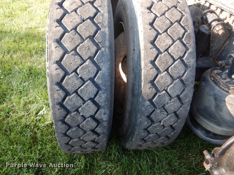 image for item KW9787 2010 Freightliner Century Class ST120  semi truck