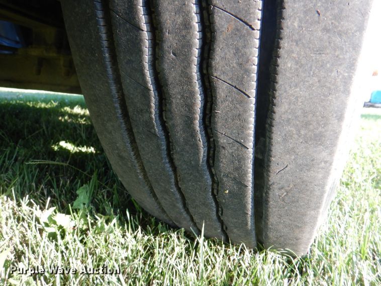 image for item KW9787 2010 Freightliner Century Class ST120  semi truck