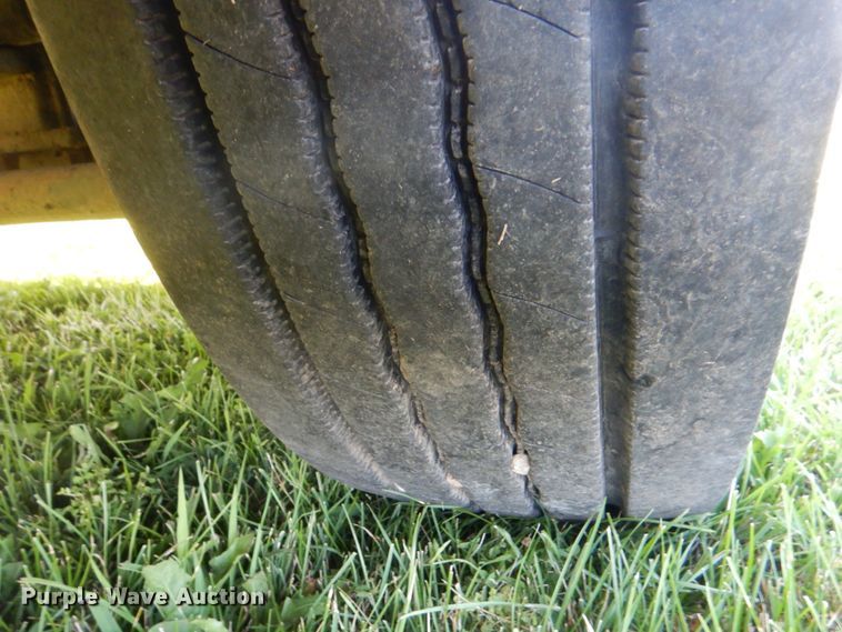 image for item KW9787 2010 Freightliner Century Class ST120  semi truck