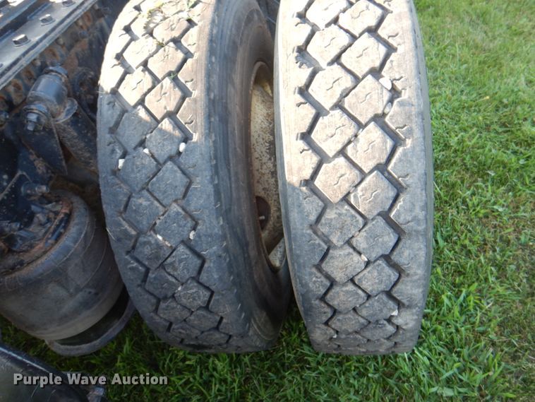 image for item KW9787 2010 Freightliner Century Class ST120  semi truck