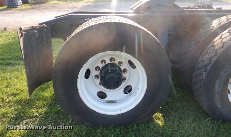 image for item KW9787 2010 Freightliner Century Class ST120  semi truck