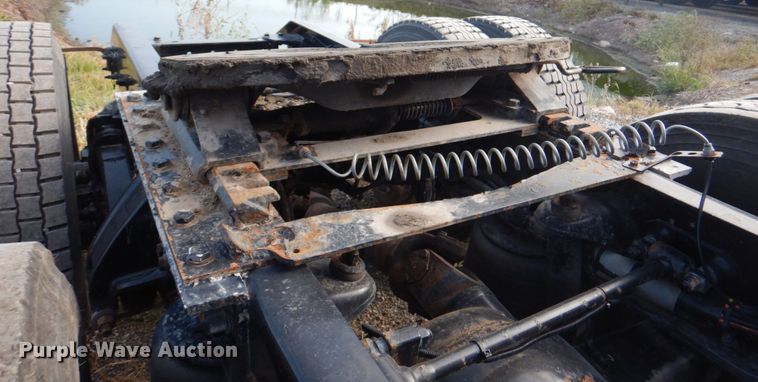 image for item KW9874 2016 Kenworth T660  semi truck