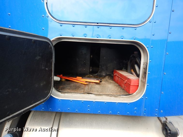 image for item KW9874 2016 Kenworth T660  semi truck