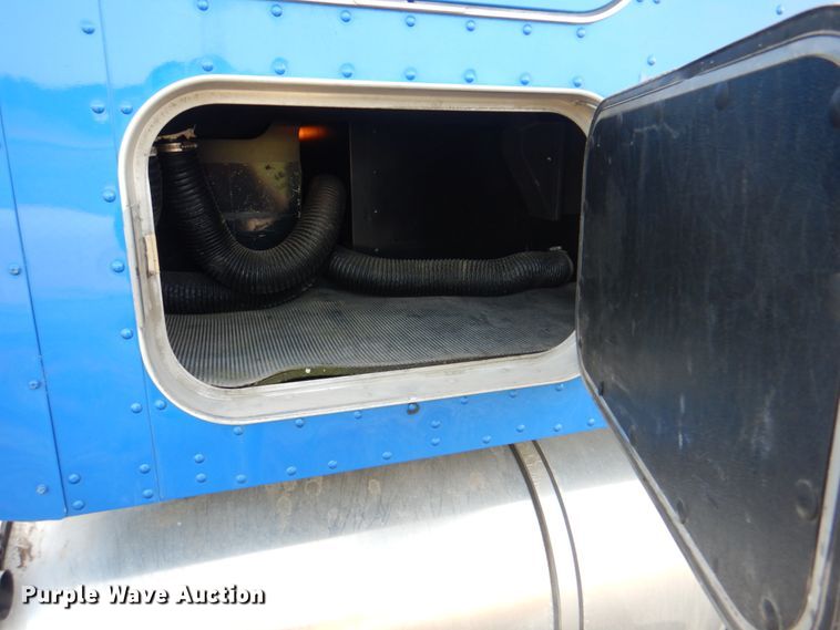 image for item KW9874 2016 Kenworth T660  semi truck