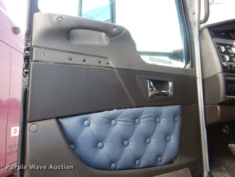 image for item KW9874 2016 Kenworth T660  semi truck