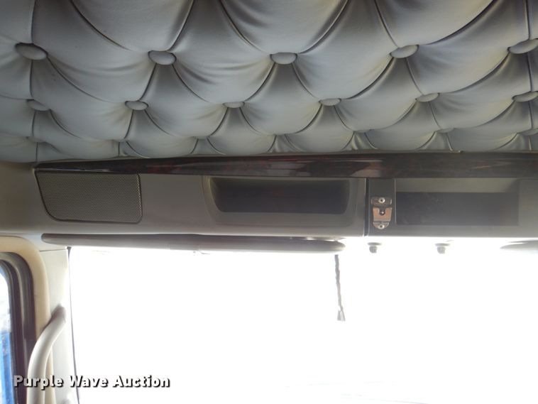 image for item KW9874 2016 Kenworth T660  semi truck