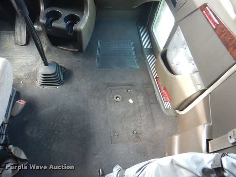 image for item KW9874 2016 Kenworth T660  semi truck