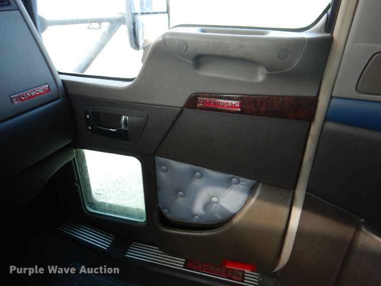 image for item KW9874 2016 Kenworth T660  semi truck