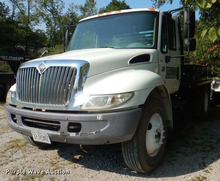 image for item KX9386 2006 International 4300  flatbed truck