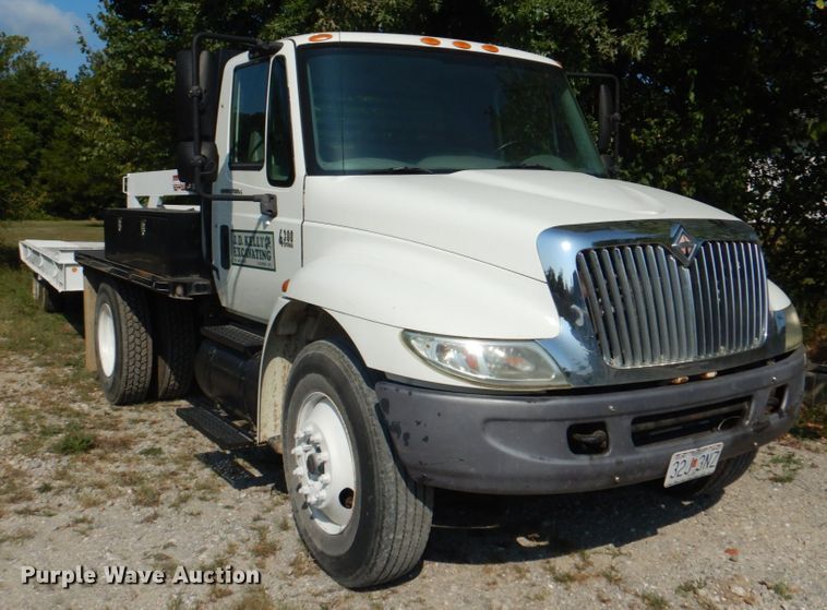 image for item KX9386 2006 International 4300  flatbed truck