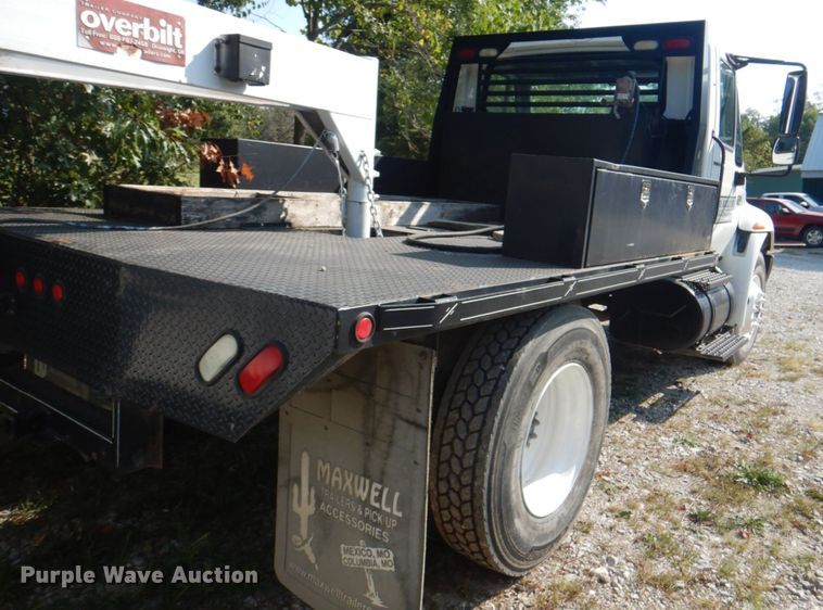 image for item KX9386 2006 International 4300  flatbed truck